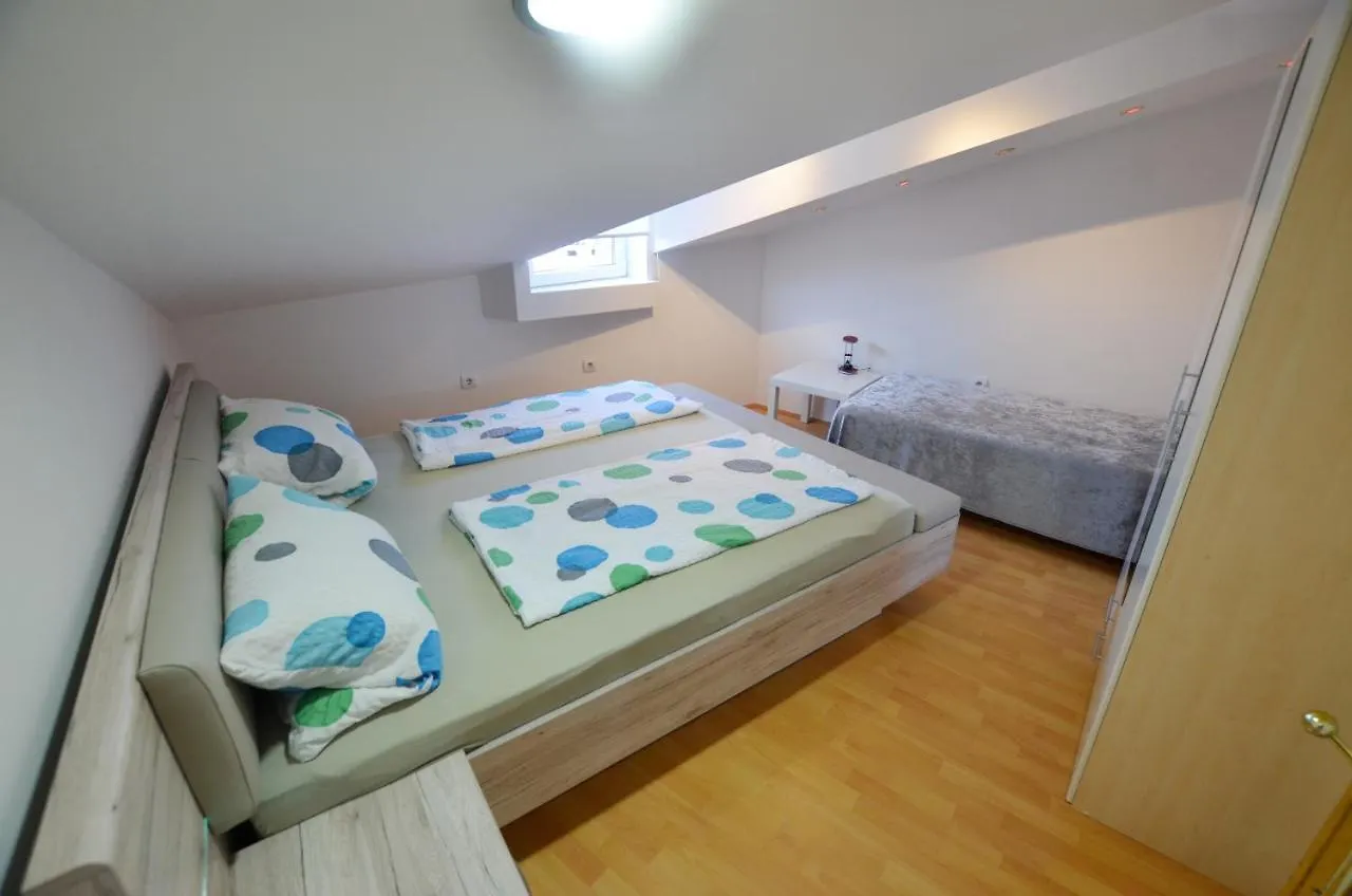 Apartment Zdenac ロヴィニ
