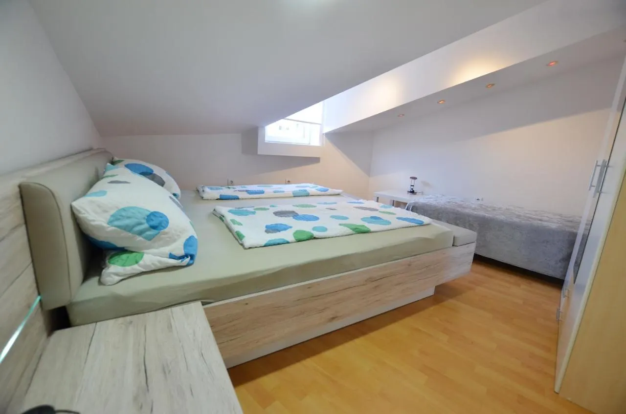 Apartment Zdenac ロヴィニ