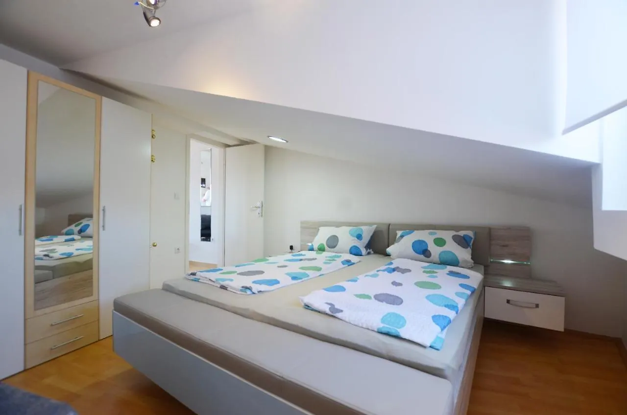 Apartment Zdenac ロヴィニ クロアチア