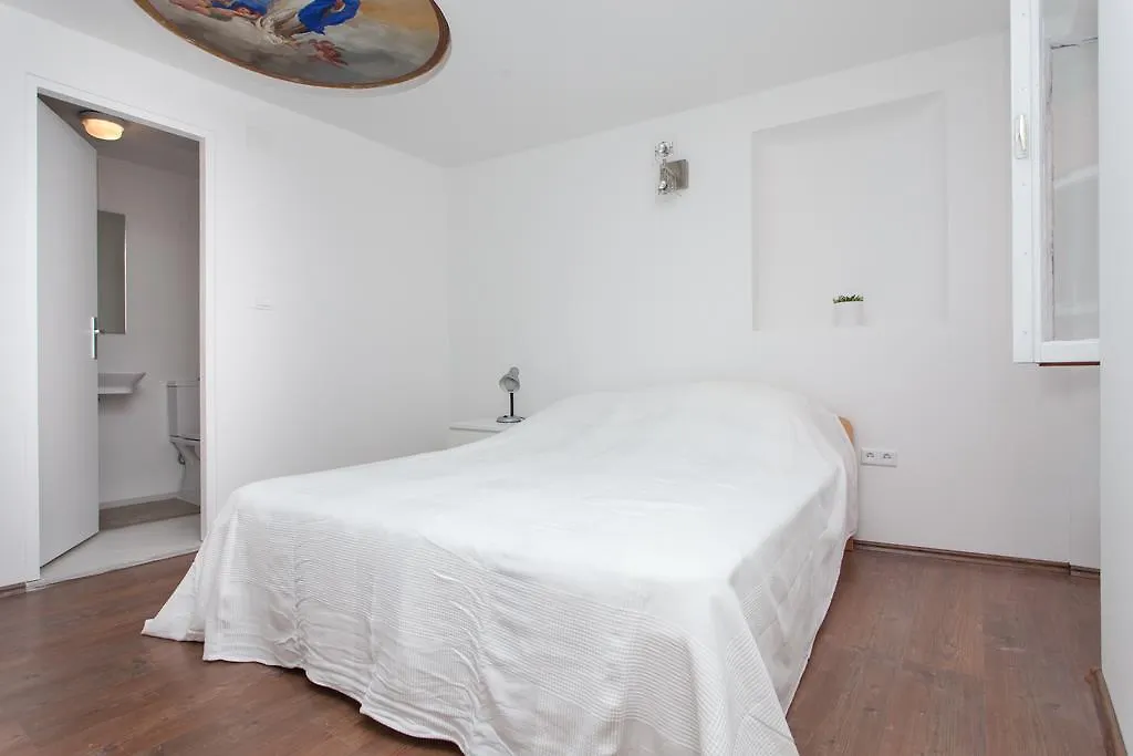 Apartment Zdenac ロヴィニ