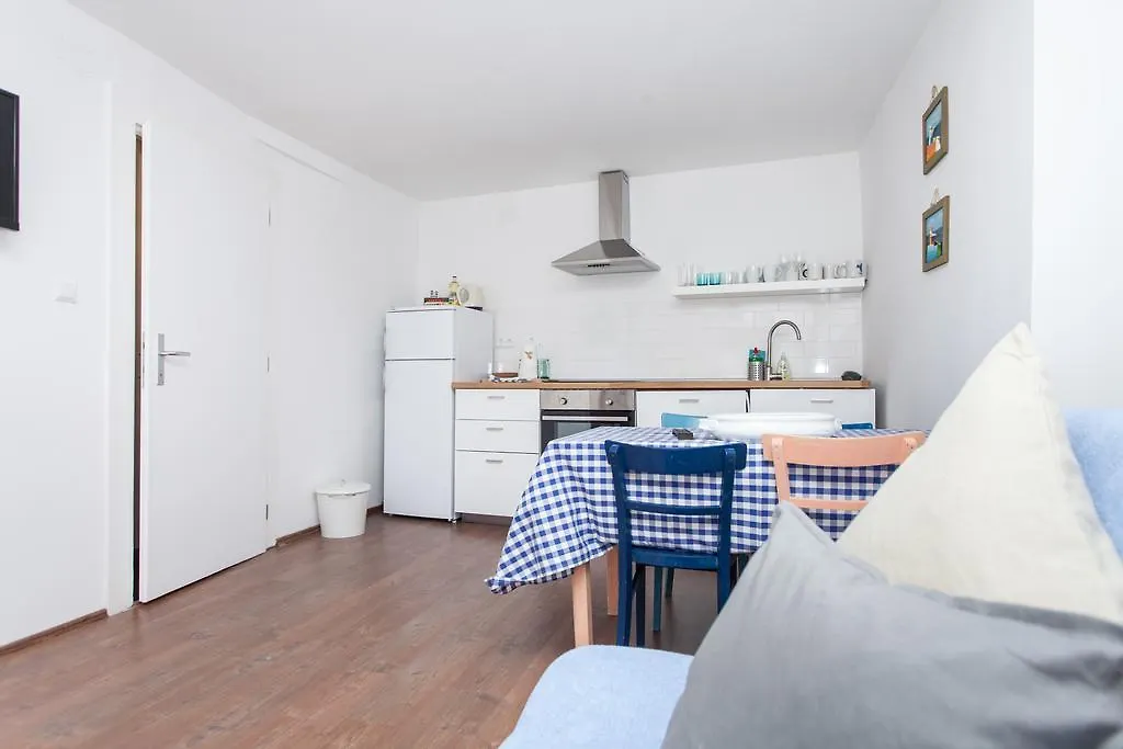 Apartment Zdenac ロヴィニ