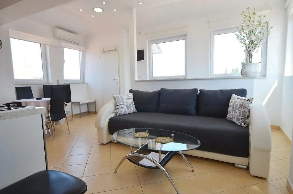 Apartment Zdenac ロヴィニ