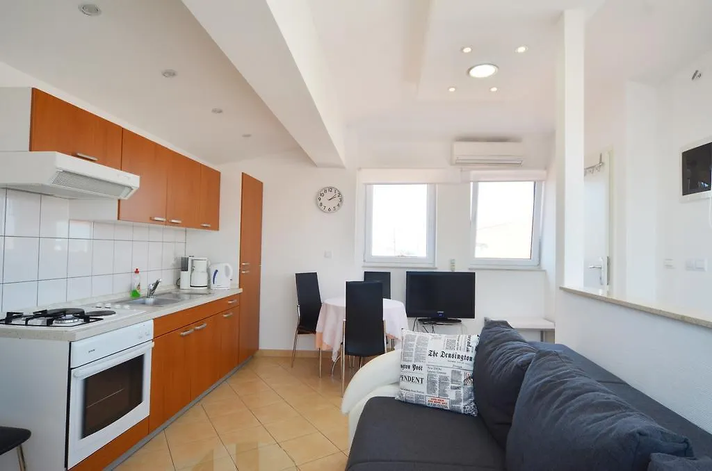 Apartment Zdenac ロヴィニ 0*,