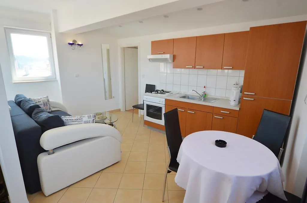 Apartment Zdenac ロヴィニ