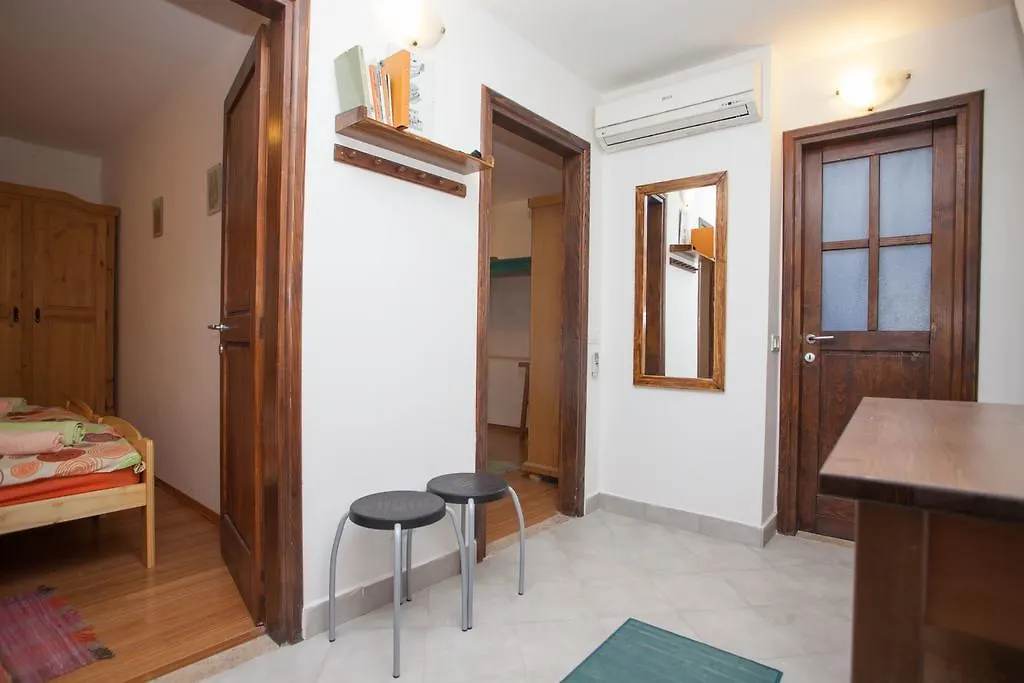 Apartment Zdenac ロヴィニ