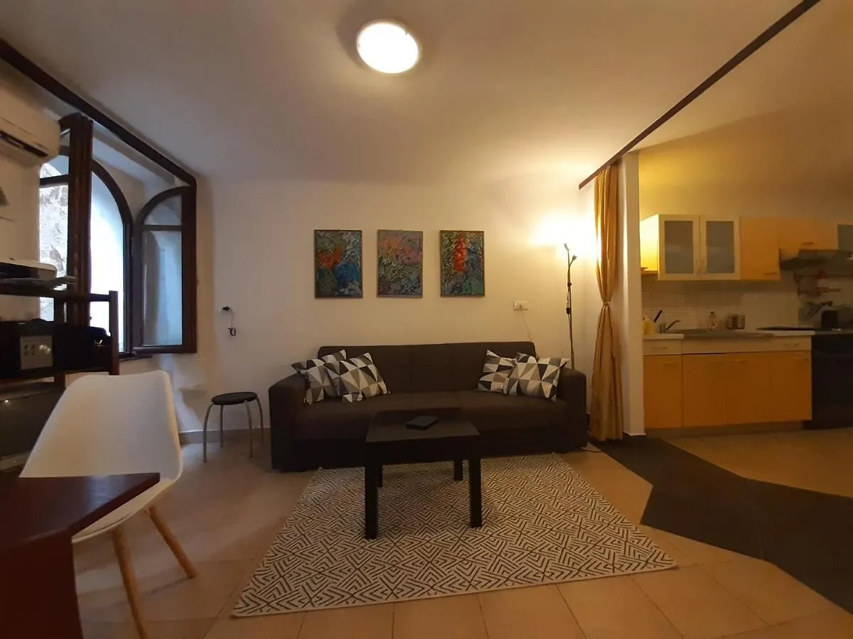 Apartment Zdenac ロヴィニ